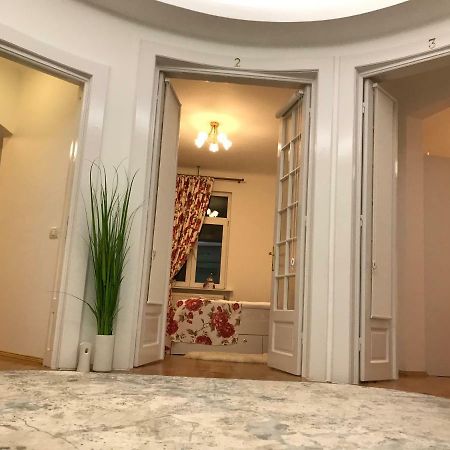 Victoria Luxury Apartment Bukarest Eksteriør billede