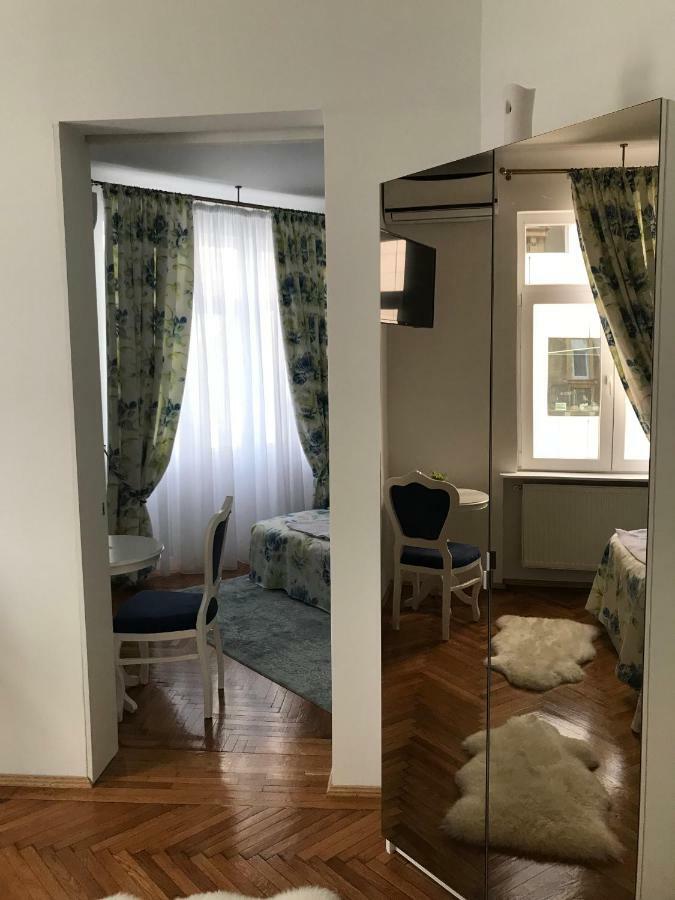 Victoria Luxury Apartment Bukarest Eksteriør billede