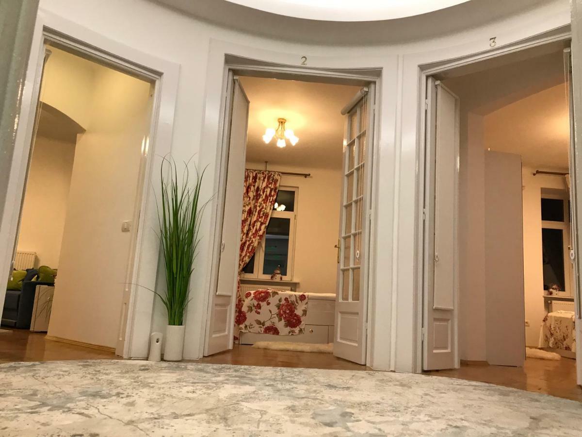 Victoria Luxury Apartment Bukarest Eksteriør billede